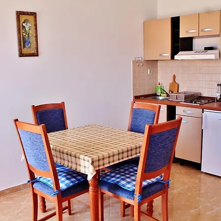 Apartament Gubo *