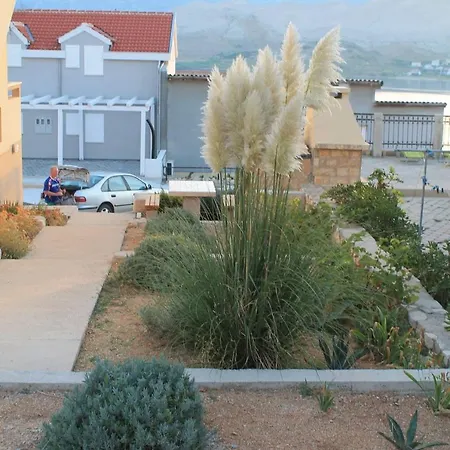 Gubo Apartman Pag Town