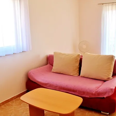 Gubo Apartment Pag Town